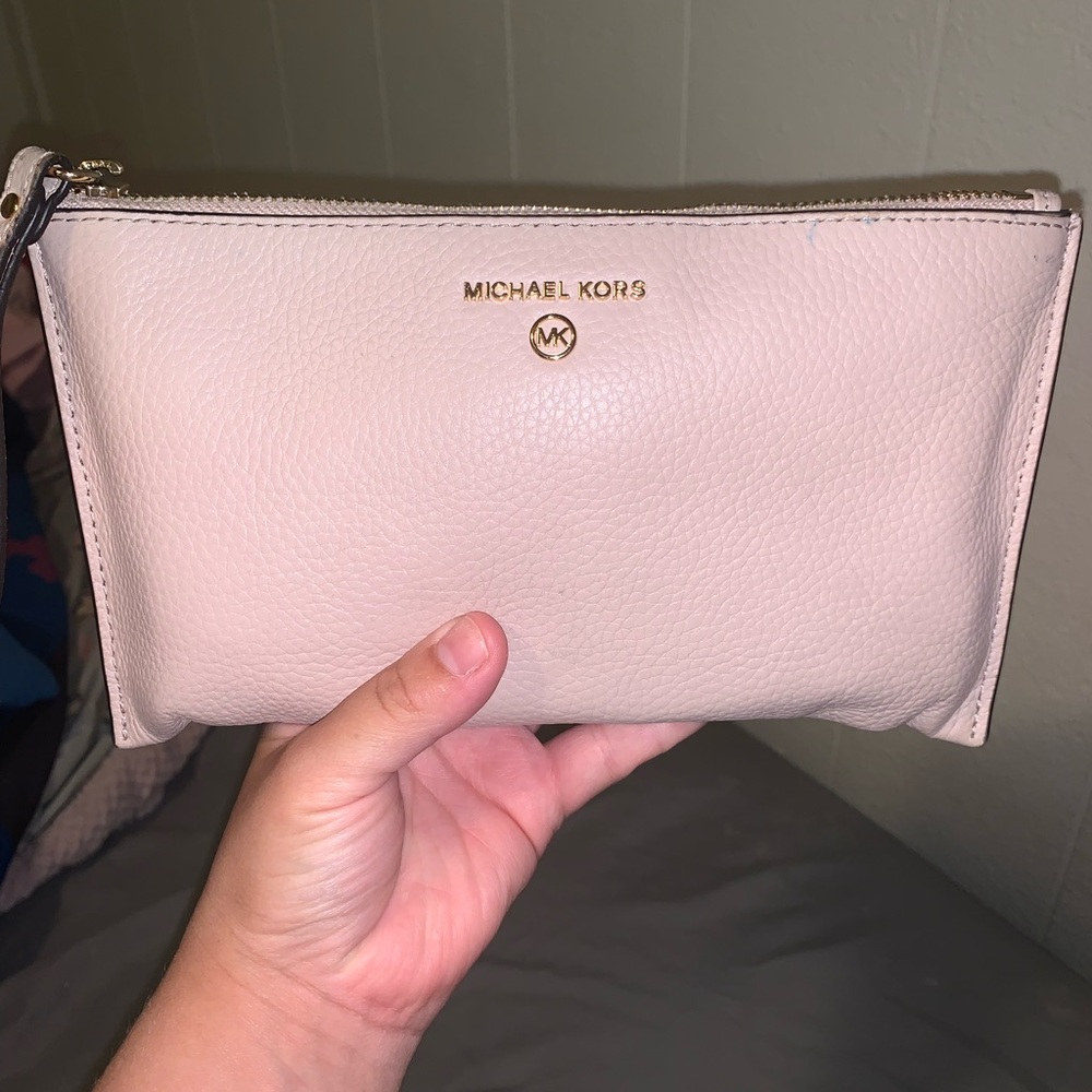 Michael Kors Wristlet - EUC! Perfect for Spring!